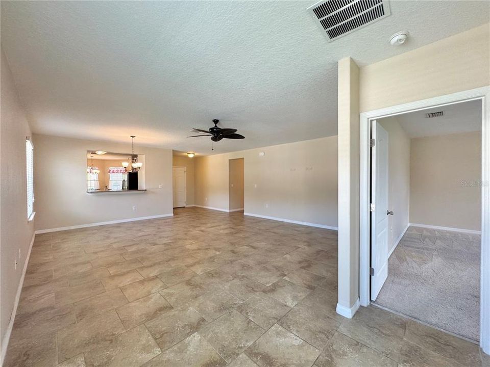 For Rent: $1,800 (3 beds, 2 baths, 1700 Square Feet)