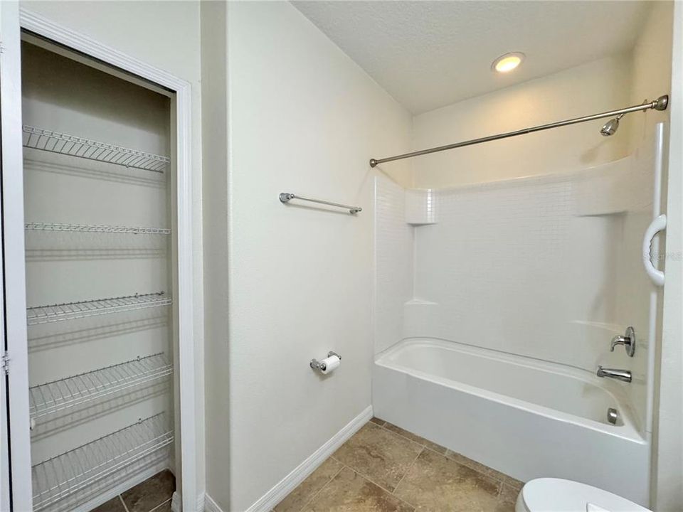 For Rent: $1,800 (3 beds, 2 baths, 1700 Square Feet)