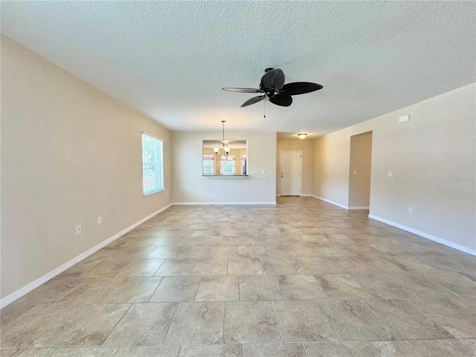 For Rent: $1,800 (3 beds, 2 baths, 1700 Square Feet)