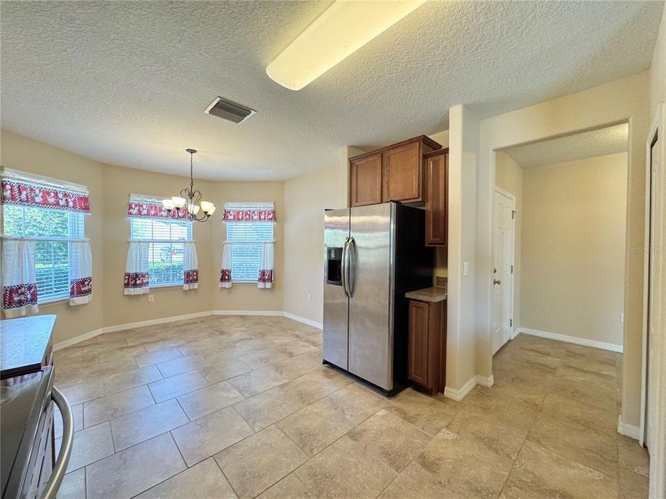 For Rent: $1,800 (3 beds, 2 baths, 1700 Square Feet)