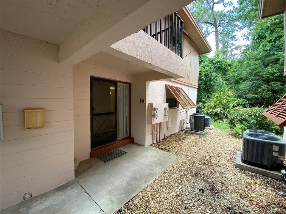 For Sale: $148,000 (2 beds, 2 baths, 897 Square Feet)