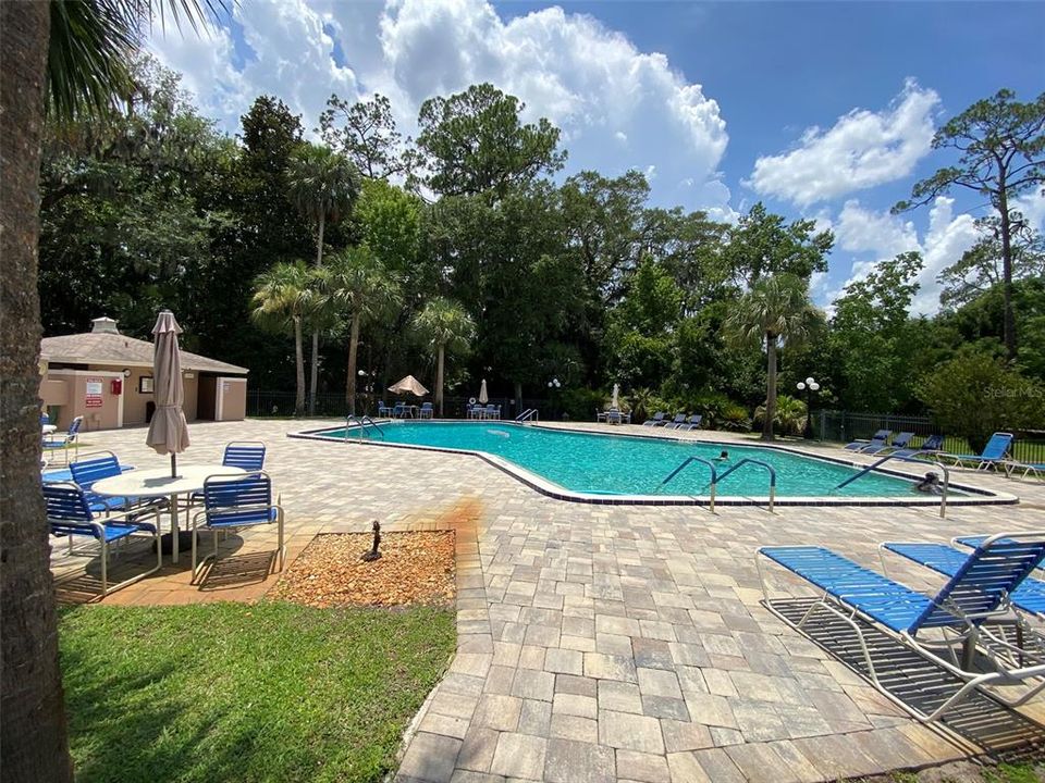 For Sale: $148,000 (2 beds, 2 baths, 897 Square Feet)