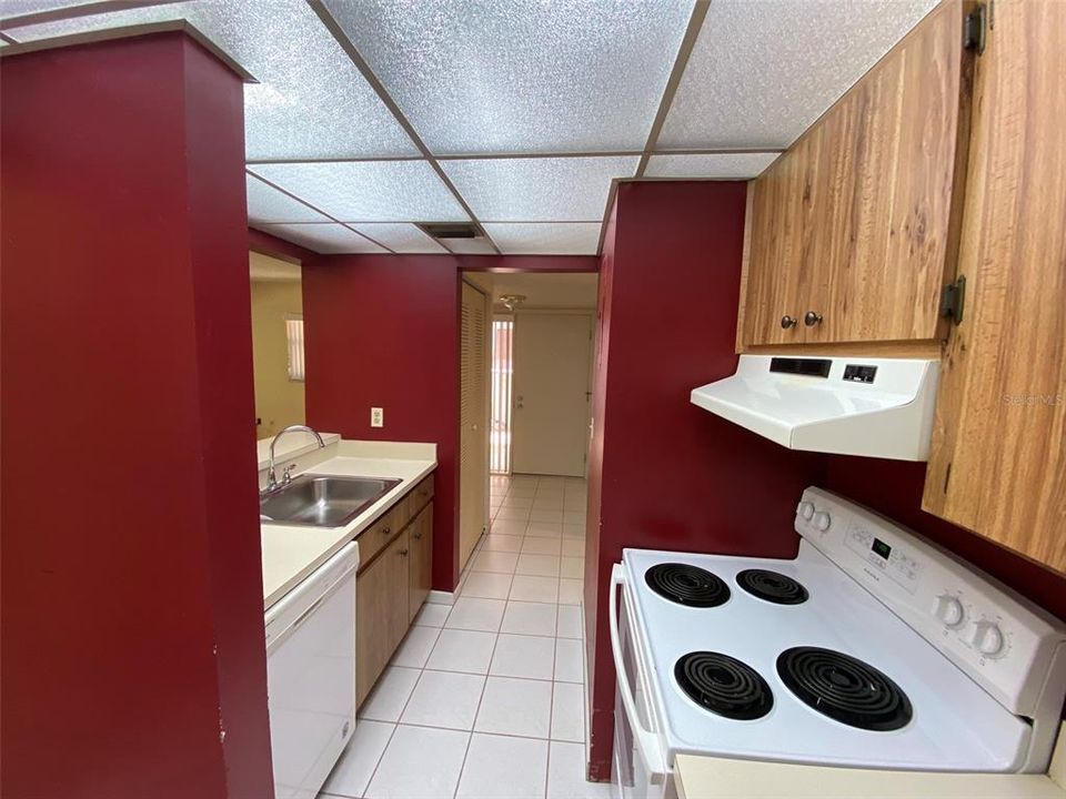 For Sale: $148,000 (2 beds, 2 baths, 897 Square Feet)