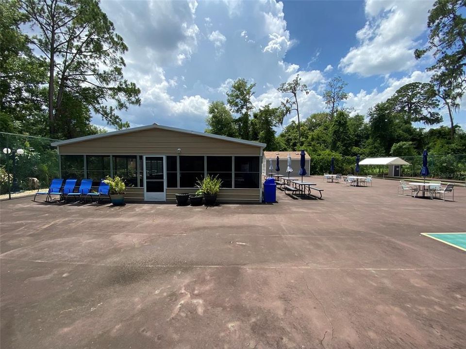 For Sale: $148,000 (2 beds, 2 baths, 897 Square Feet)