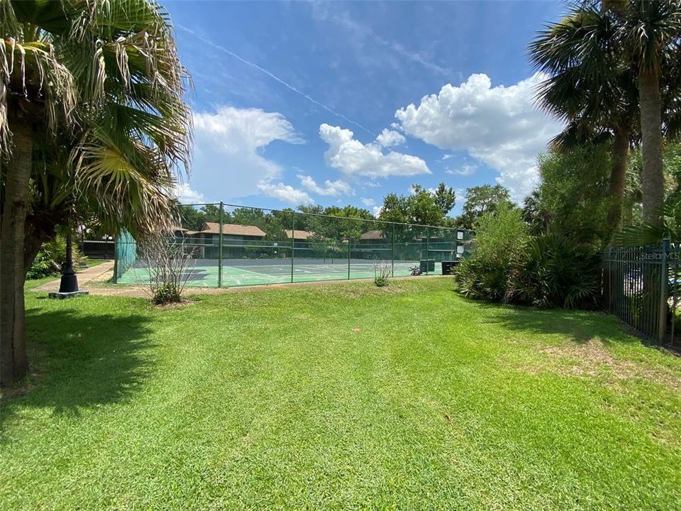 For Sale: $148,000 (2 beds, 2 baths, 897 Square Feet)