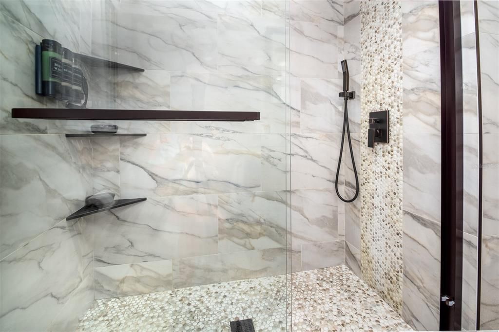 For Sale: $438,750 (2 beds, 1 baths, 1120 Square Feet)
