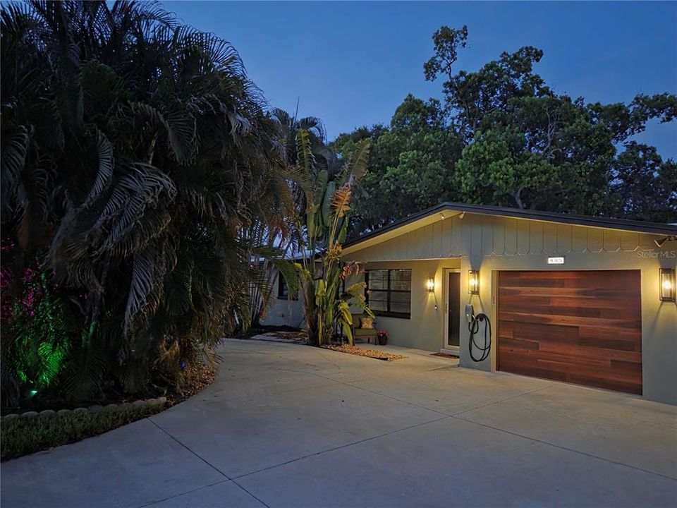For Sale: $438,750 (2 beds, 1 baths, 1120 Square Feet)