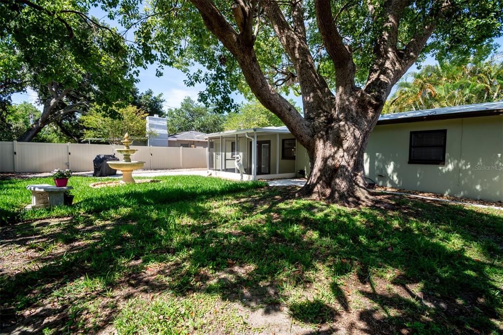 For Sale: $438,750 (2 beds, 1 baths, 1120 Square Feet)