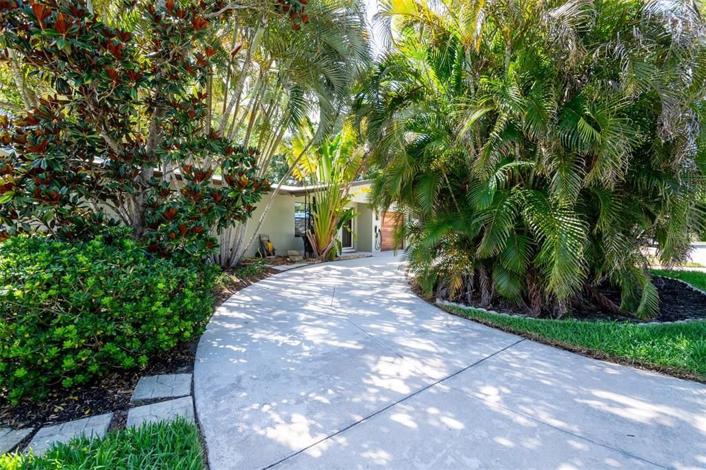 For Sale: $438,750 (2 beds, 1 baths, 1120 Square Feet)