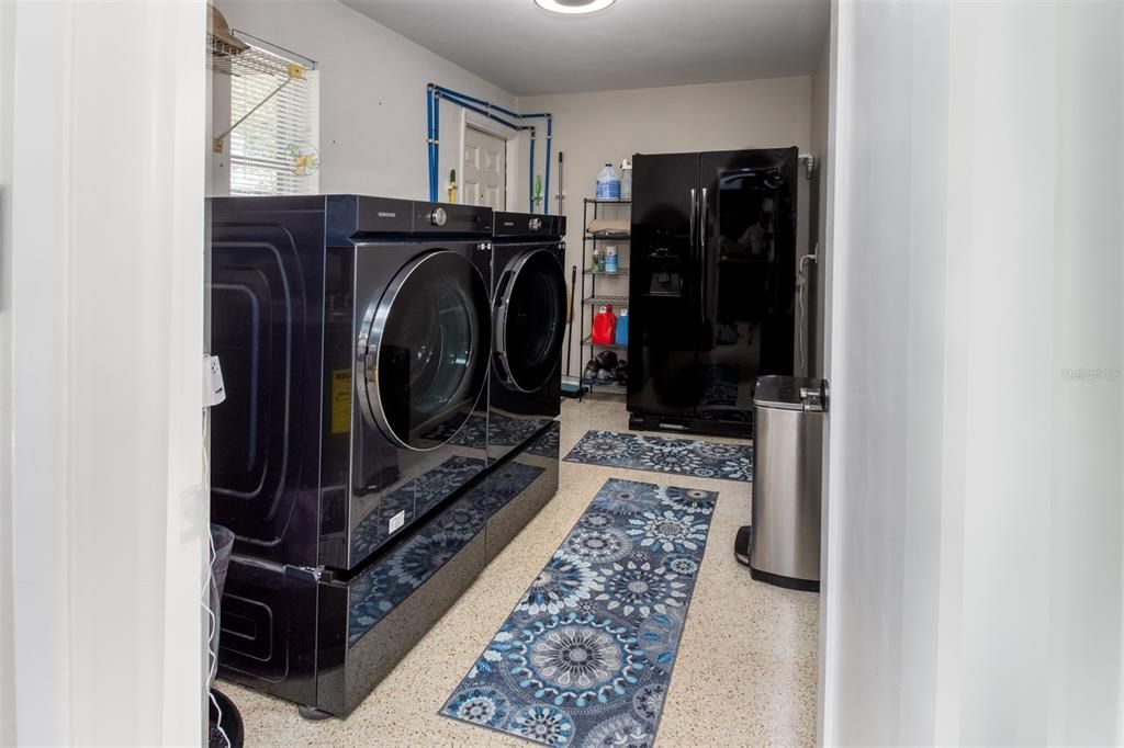For Sale: $438,750 (2 beds, 1 baths, 1120 Square Feet)