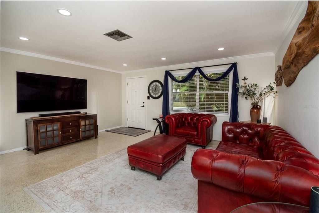 For Sale: $438,750 (2 beds, 1 baths, 1120 Square Feet)