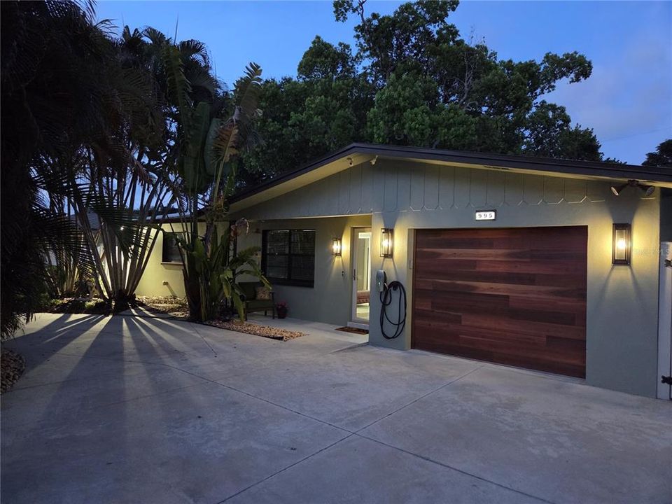 For Sale: $438,750 (2 beds, 1 baths, 1120 Square Feet)