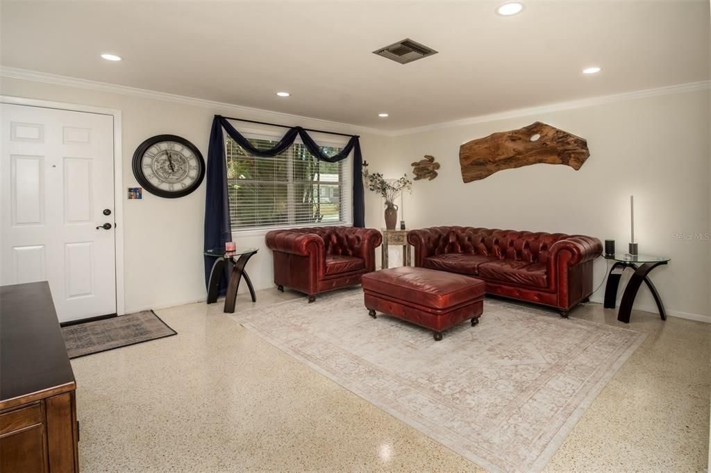 For Sale: $438,750 (2 beds, 1 baths, 1120 Square Feet)