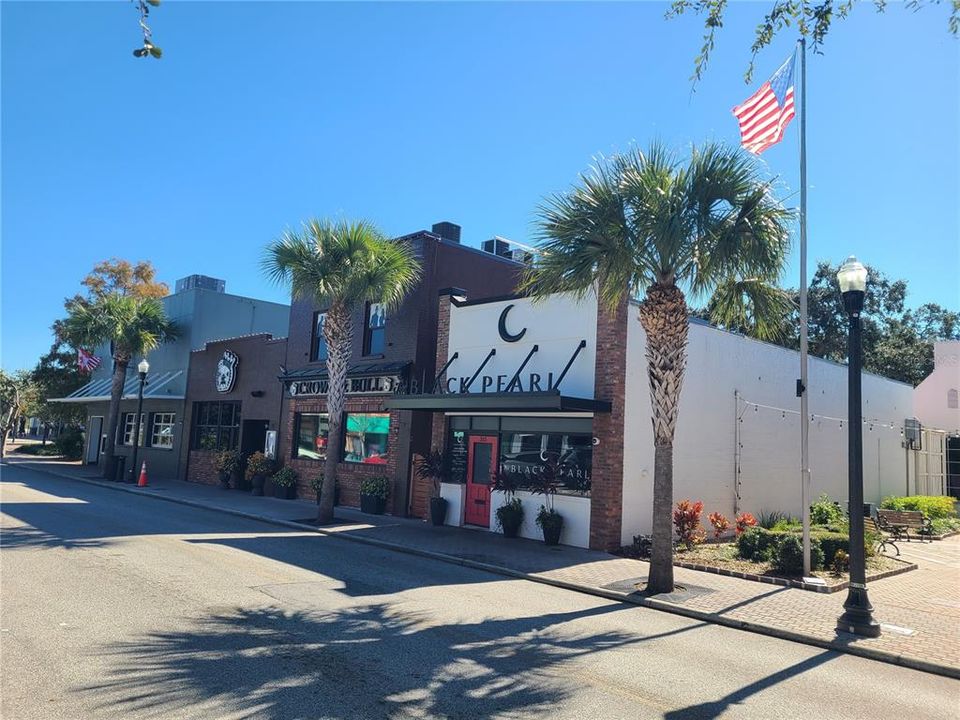 For Sale: $438,750 (2 beds, 1 baths, 1120 Square Feet)