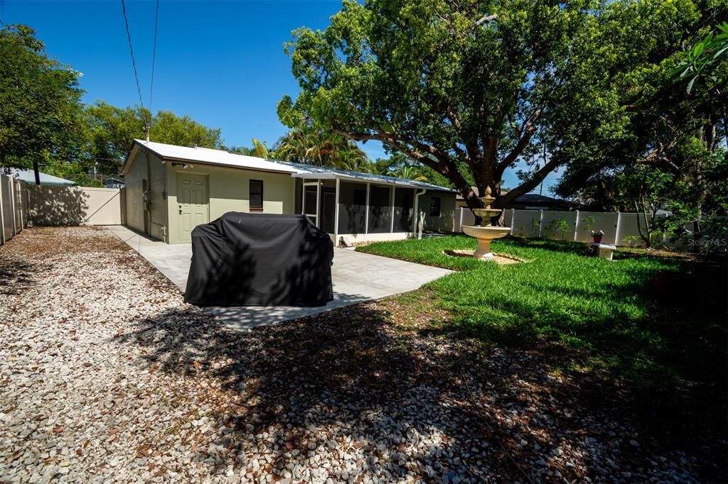 For Sale: $438,750 (2 beds, 1 baths, 1120 Square Feet)