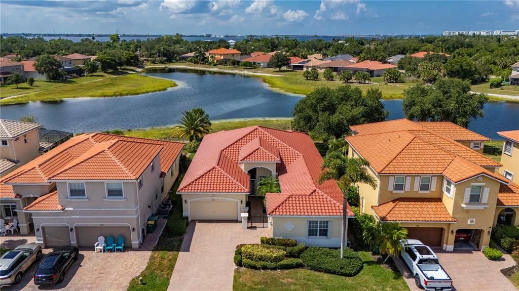 For Sale: $562,500 (3 beds, 2 baths, 2719 Square Feet)