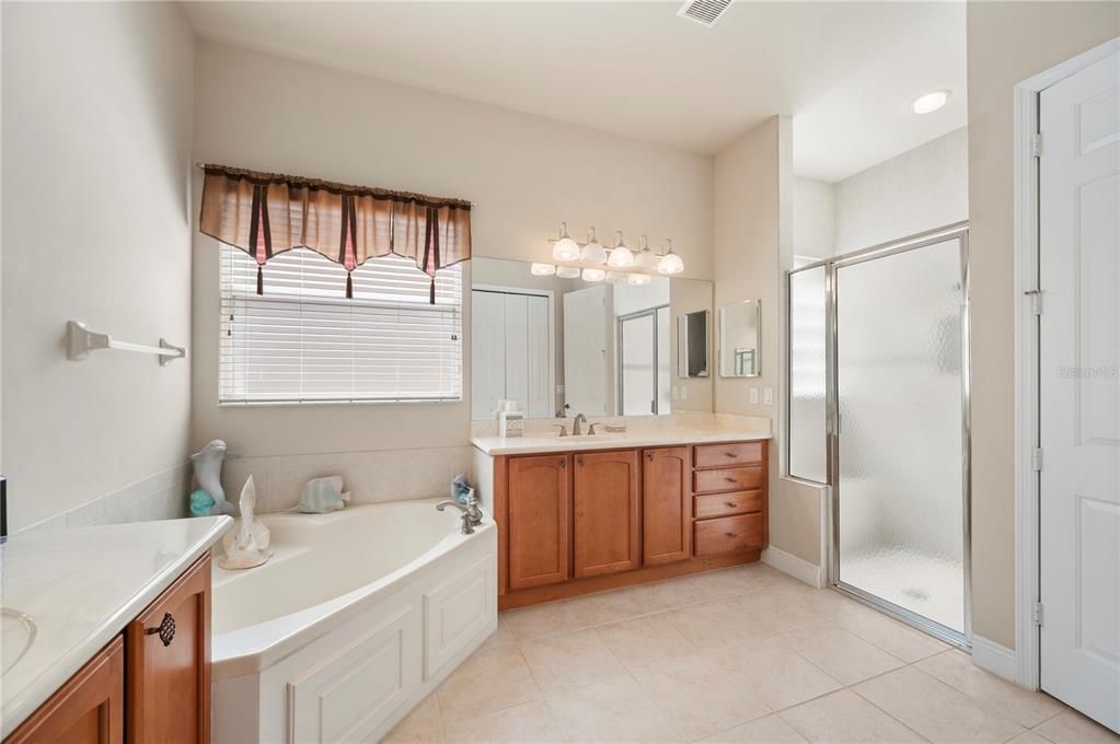 For Sale: $562,500 (3 beds, 2 baths, 2719 Square Feet)