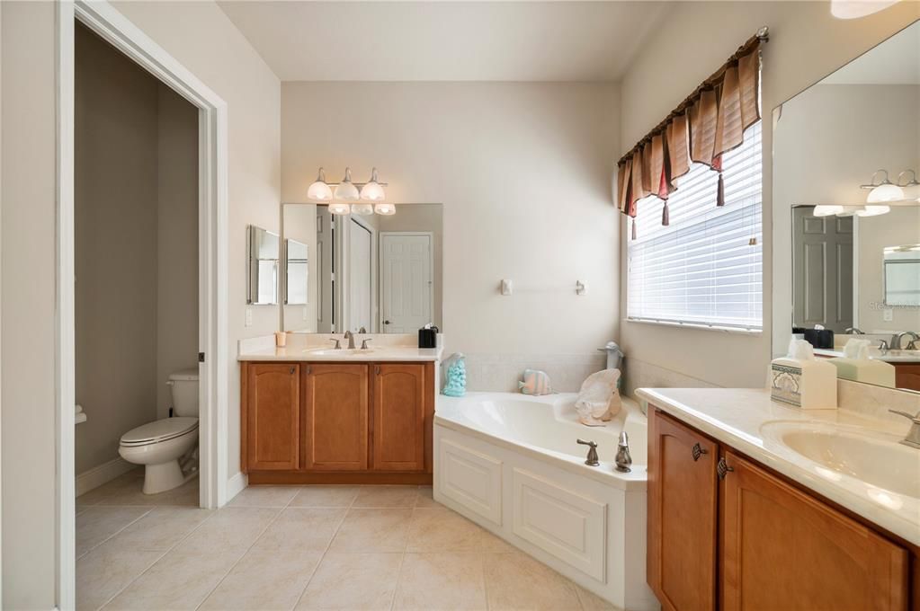 For Sale: $562,500 (3 beds, 2 baths, 2719 Square Feet)