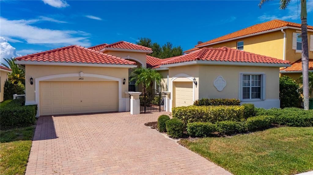 For Sale: $562,500 (3 beds, 2 baths, 2719 Square Feet)