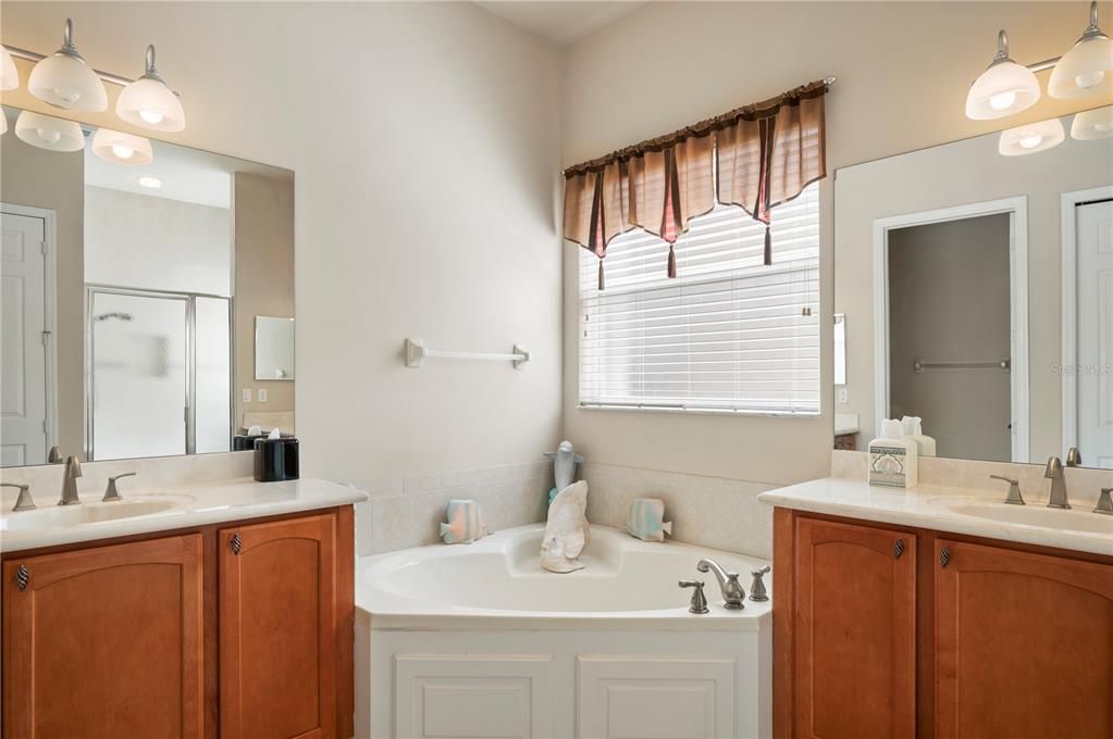 For Sale: $562,500 (3 beds, 2 baths, 2719 Square Feet)