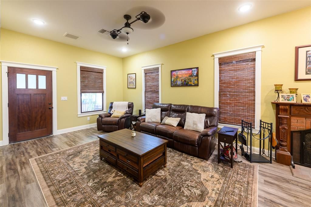 For Sale: $675,000 (3 beds, 3 baths, 1472 Square Feet)