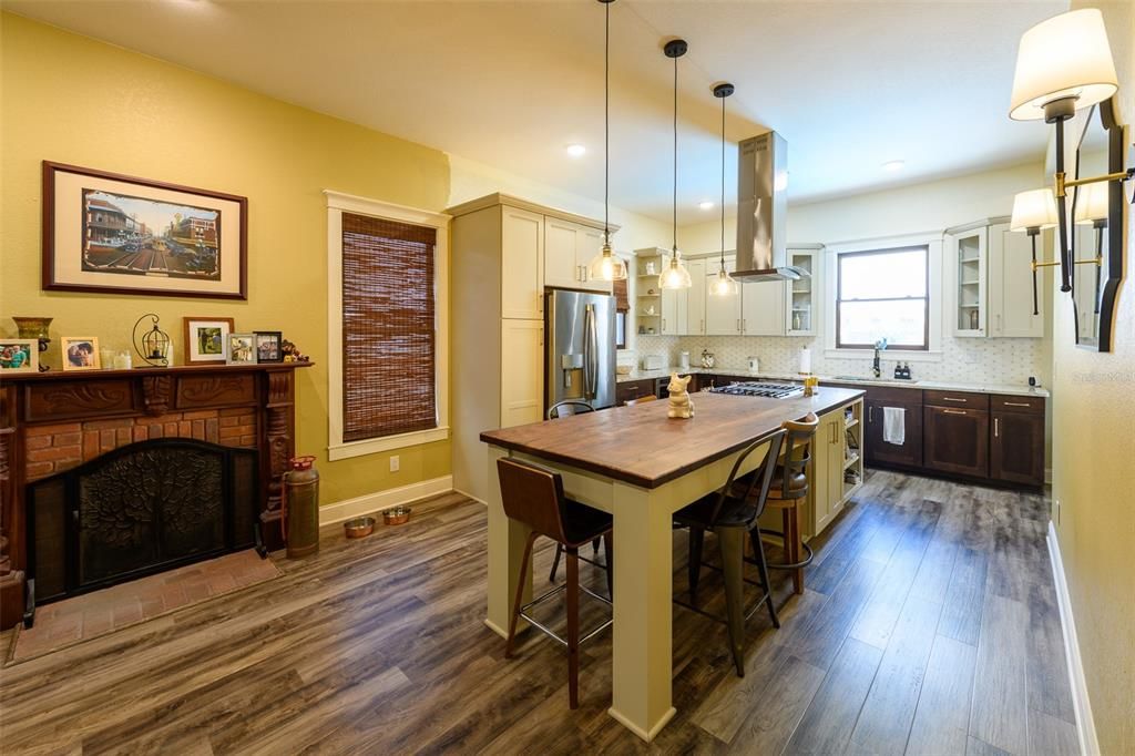 For Sale: $675,000 (3 beds, 3 baths, 1472 Square Feet)