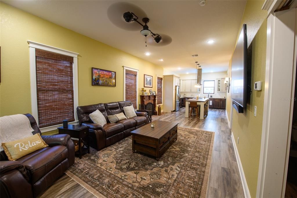 For Sale: $675,000 (3 beds, 3 baths, 1472 Square Feet)