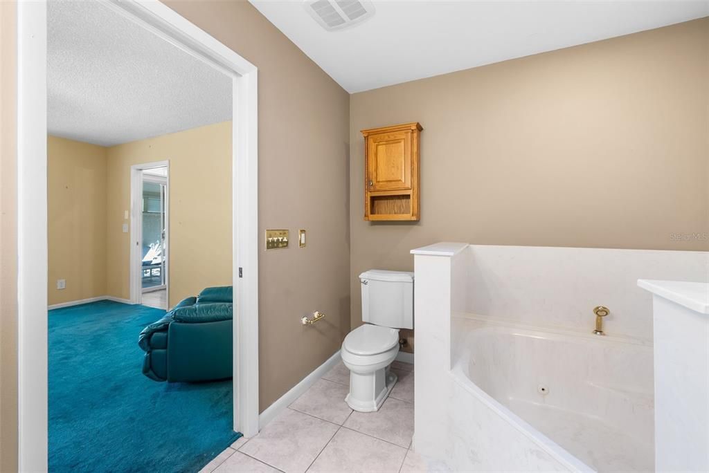 For Sale: $259,900 (3 beds, 2 baths, 1953 Square Feet)