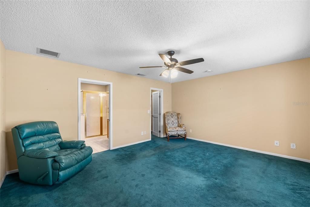 For Sale: $259,900 (3 beds, 2 baths, 1953 Square Feet)
