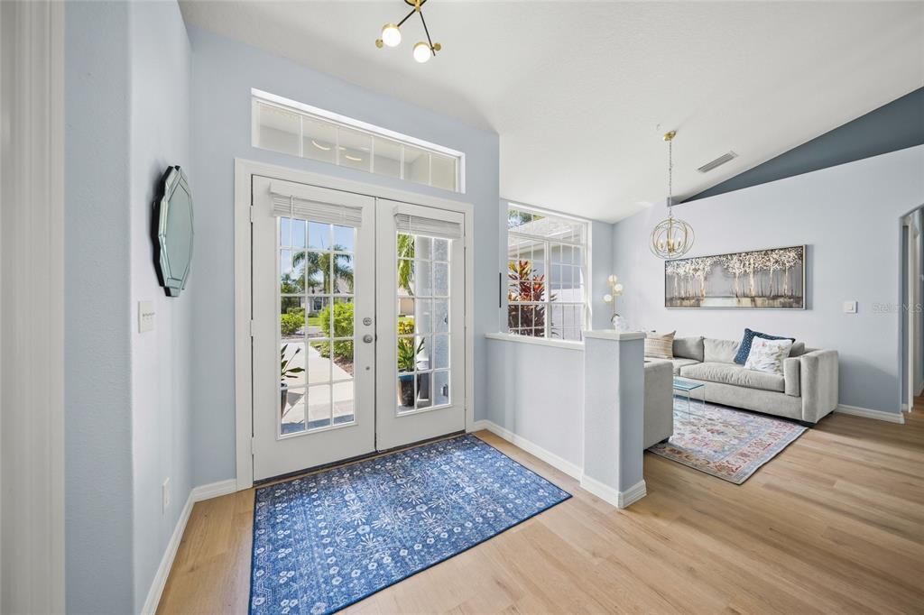 Activo con contrato: $549,000 (4 camas, 2 baños, 1950 Pies cuadrados)