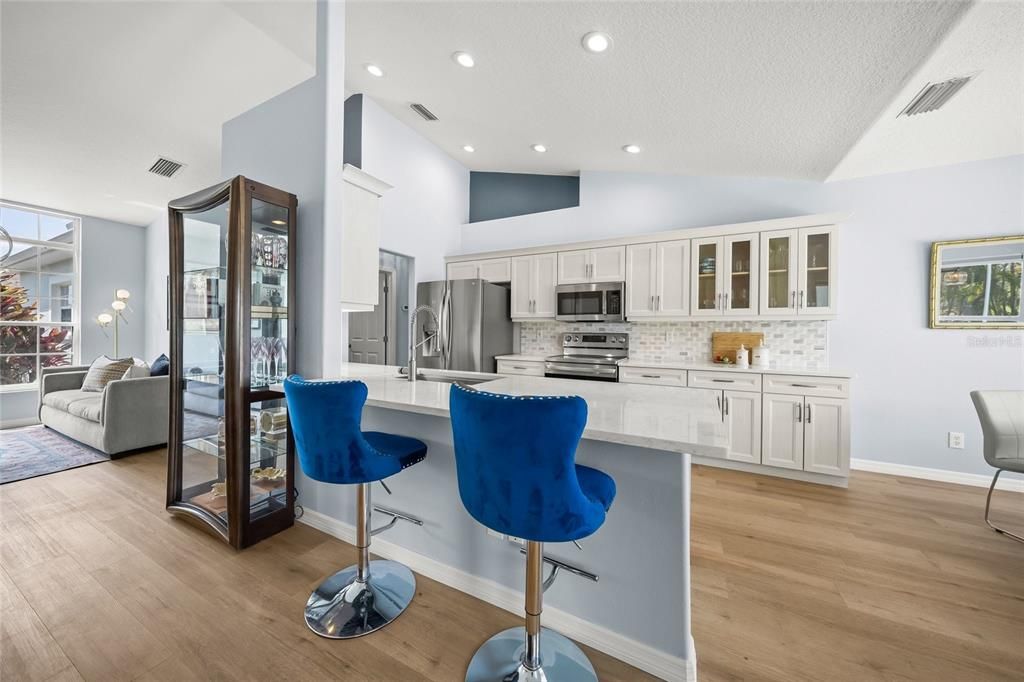 Activo con contrato: $549,000 (4 camas, 2 baños, 1950 Pies cuadrados)