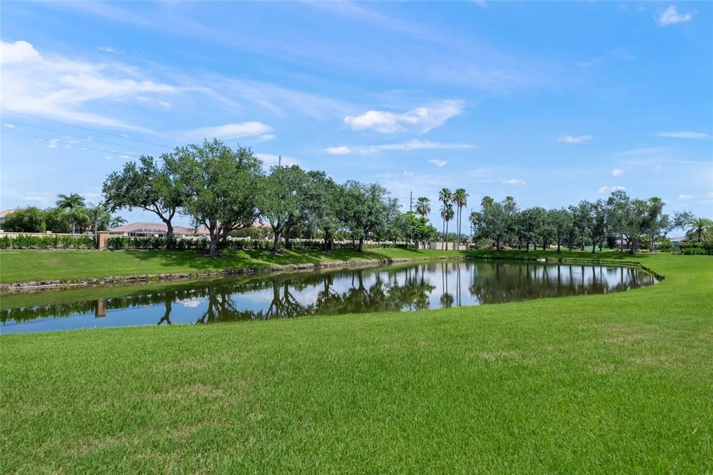 Activo con contrato: $549,000 (4 camas, 2 baños, 1950 Pies cuadrados)
