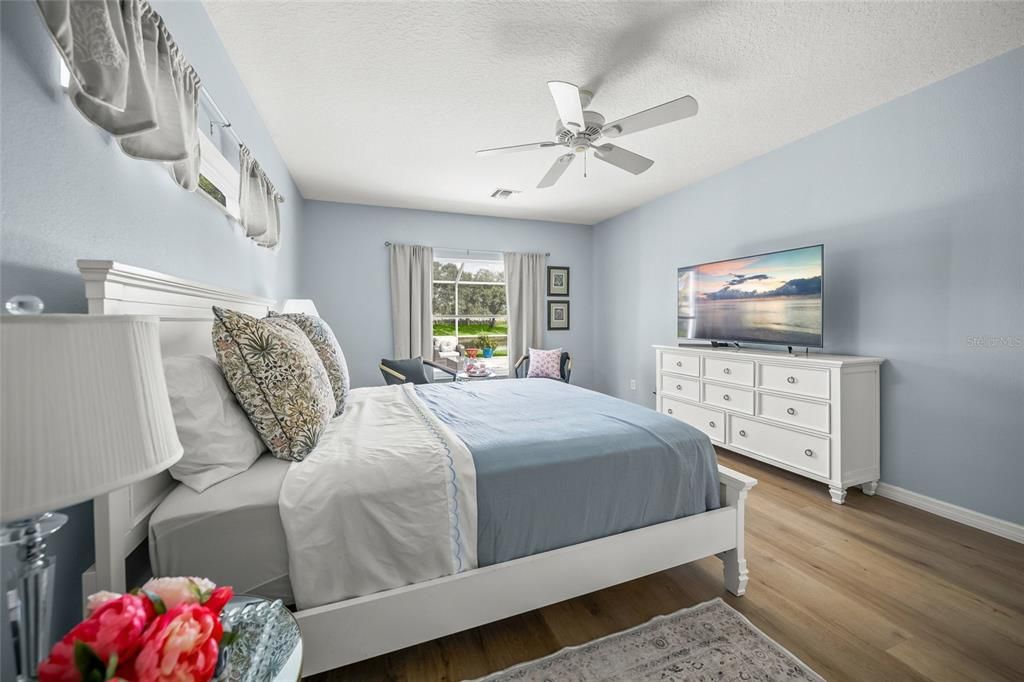 Activo con contrato: $549,000 (4 camas, 2 baños, 1950 Pies cuadrados)