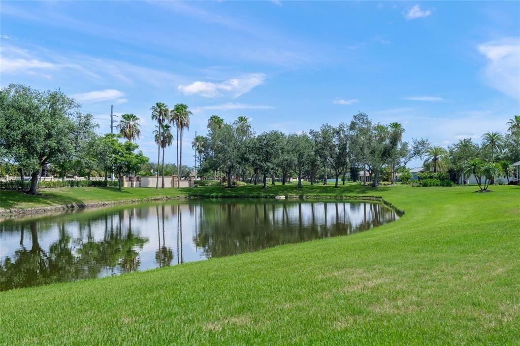 Activo con contrato: $549,000 (4 camas, 2 baños, 1950 Pies cuadrados)