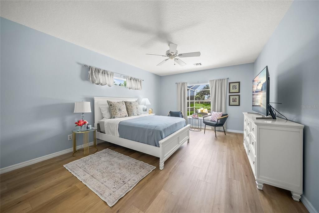 Activo con contrato: $549,000 (4 camas, 2 baños, 1950 Pies cuadrados)