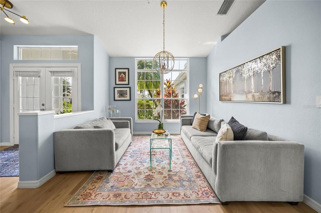 Activo con contrato: $549,000 (4 camas, 2 baños, 1950 Pies cuadrados)