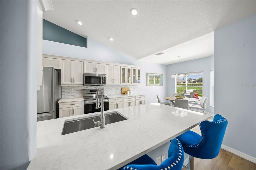Activo con contrato: $549,000 (4 camas, 2 baños, 1950 Pies cuadrados)