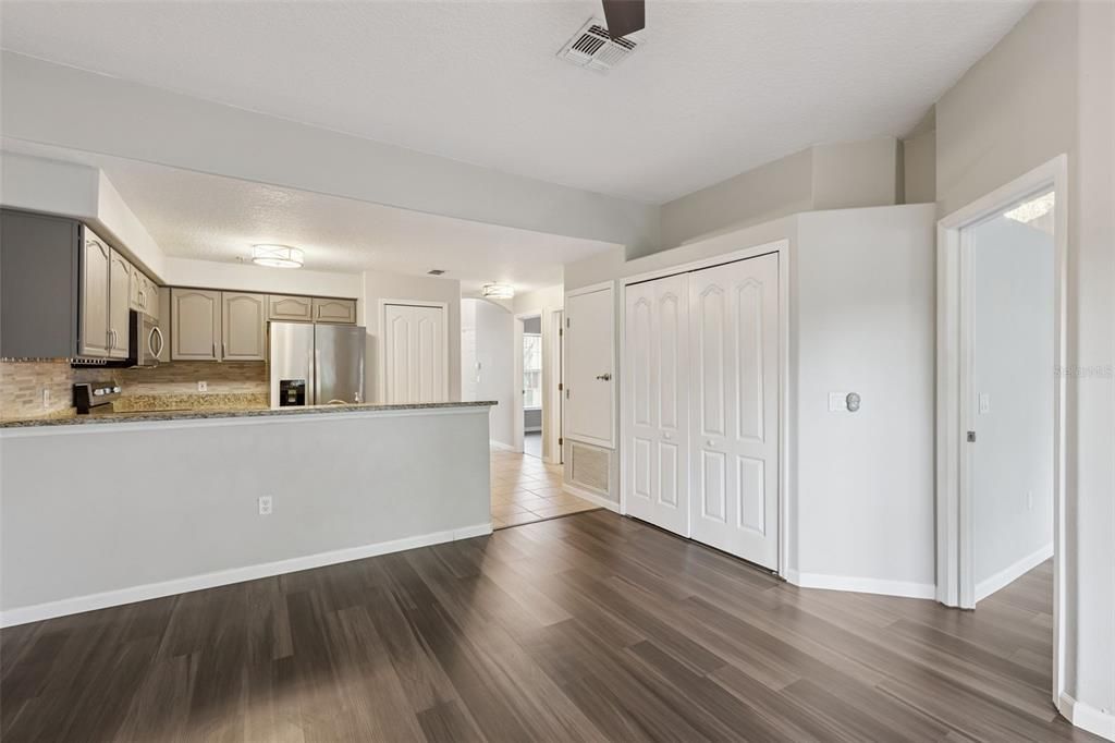 For Sale: $250,000 (3 beds, 2 baths, 1230 Square Feet)