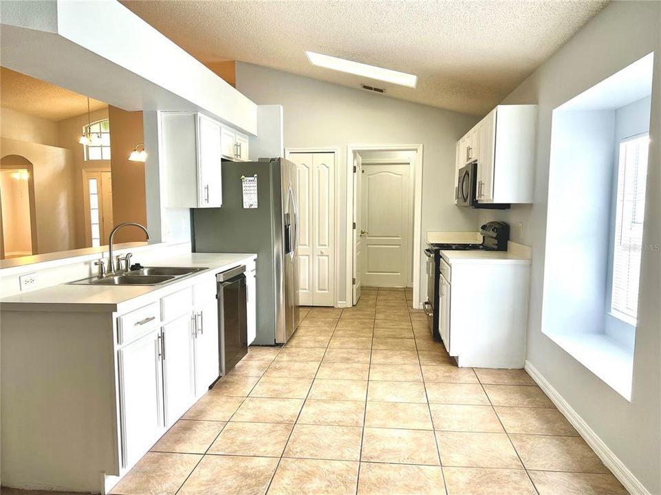 For Rent: $2,350 (3 beds, 2 baths, 1603 Square Feet)