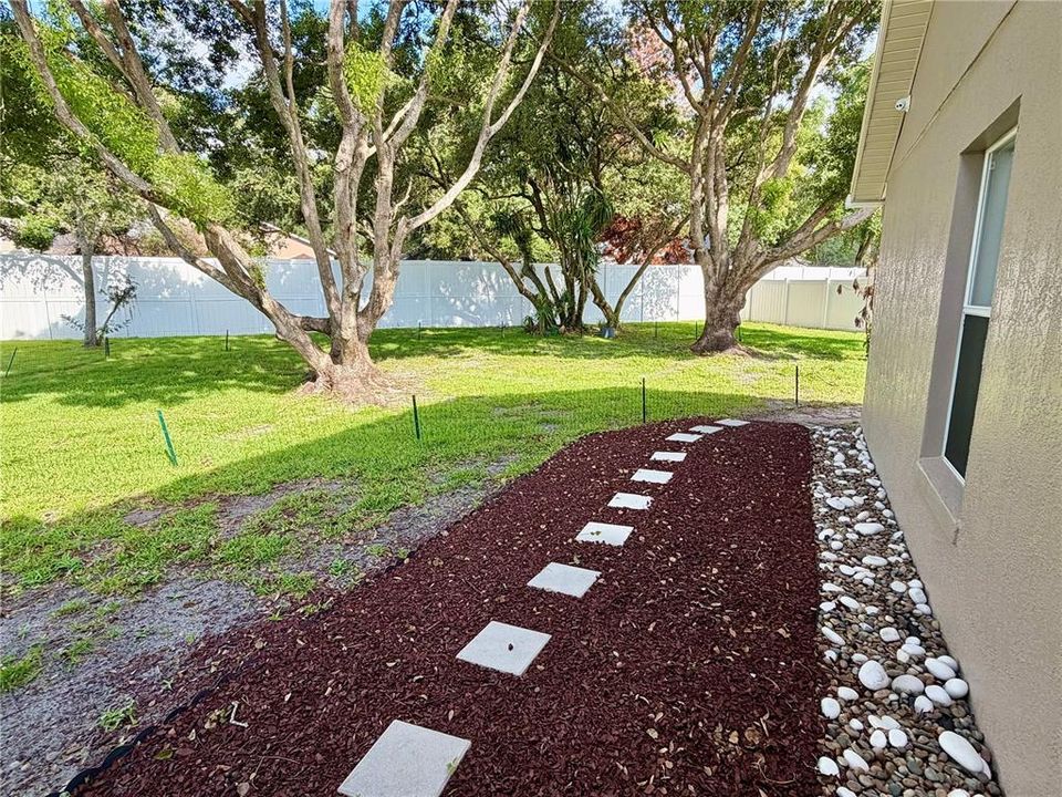 For Rent: $2,350 (3 beds, 2 baths, 1603 Square Feet)