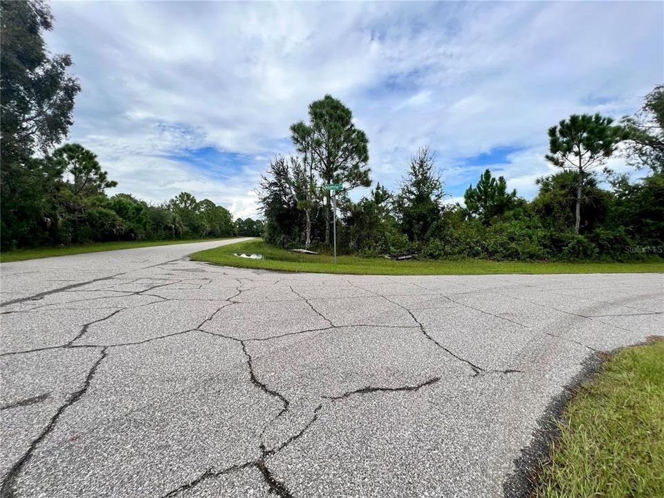 На продажу: $29,000 (0.30 acres)