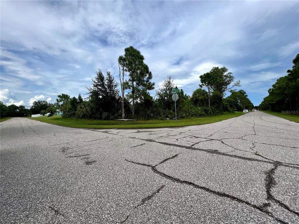 На продажу: $29,000 (0.30 acres)