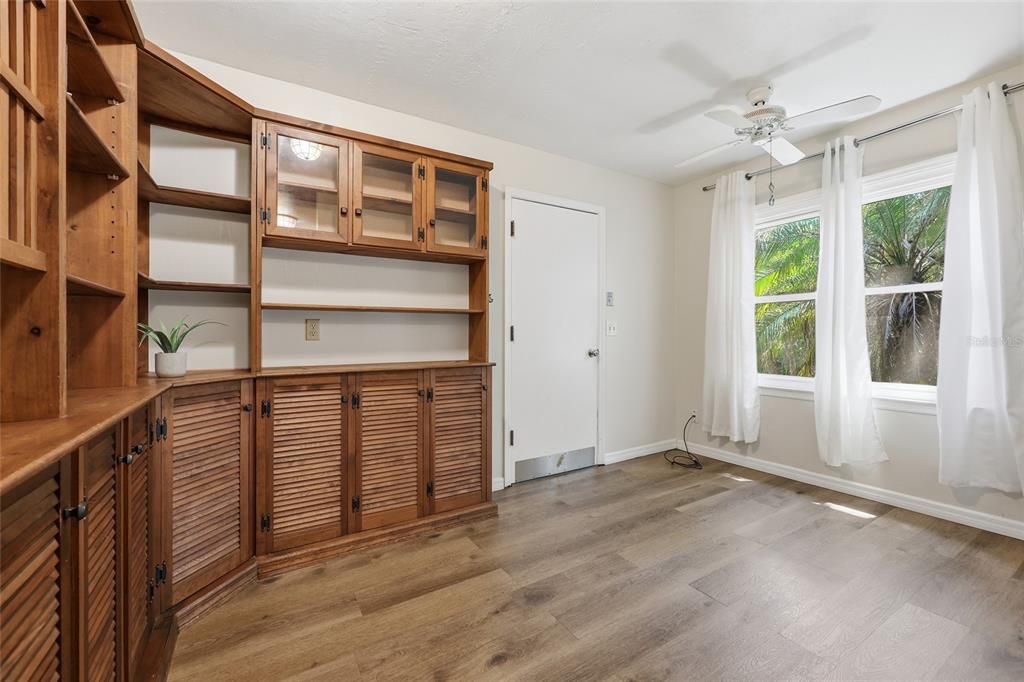 For Sale: $395,000 (4 beds, 2 baths, 1600 Square Feet)