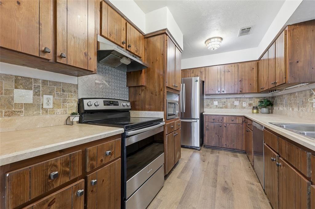 For Sale: $395,000 (4 beds, 2 baths, 1600 Square Feet)