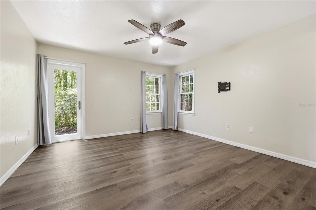 For Sale: $395,000 (4 beds, 2 baths, 1600 Square Feet)