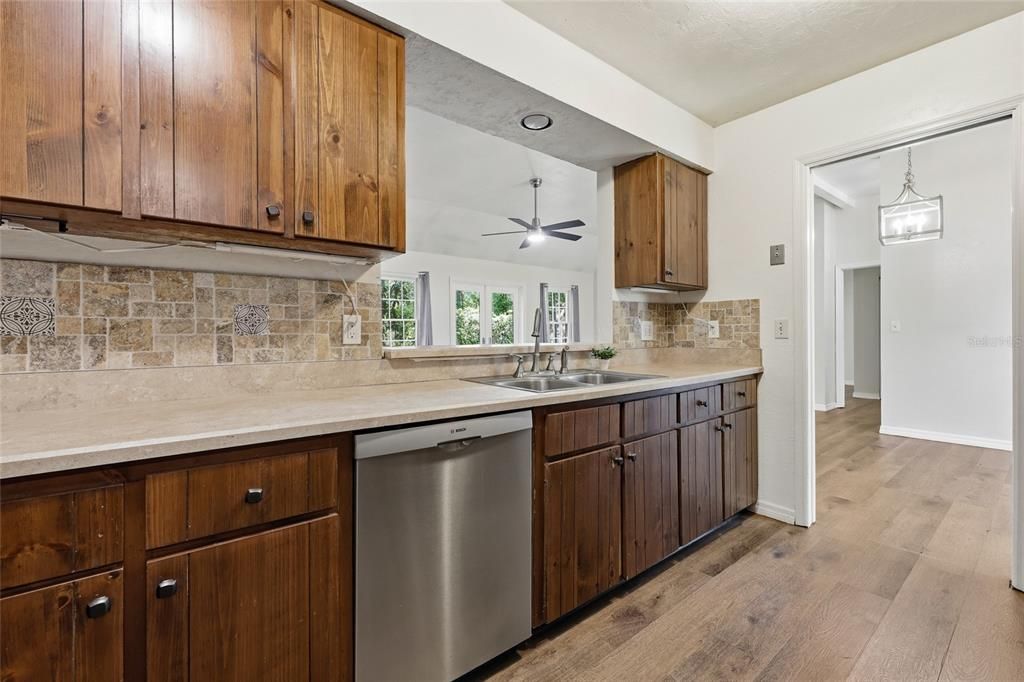 For Sale: $395,000 (4 beds, 2 baths, 1600 Square Feet)