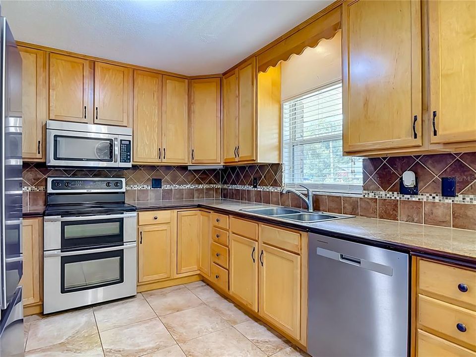 На продажу: $425,000 (3 спален, 2 ванн, 1480 Квадратных фут)