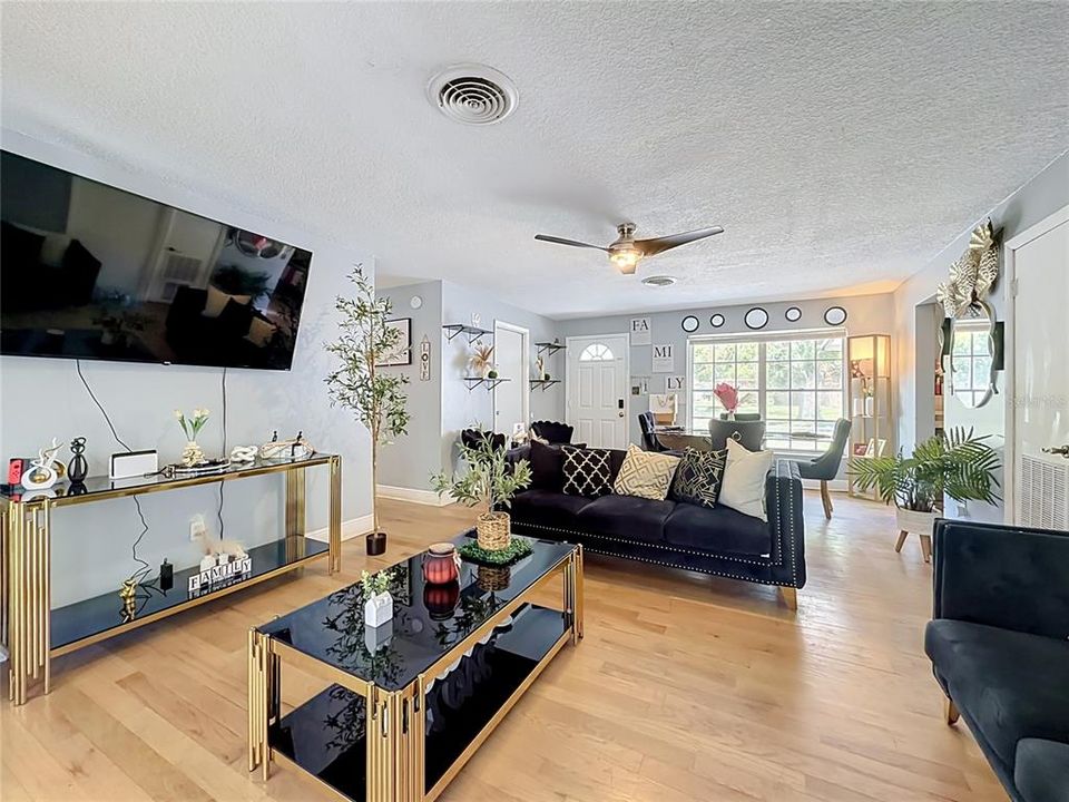 Active With Contract: $369,000 (4 beds, 2 baths, 1425 Square Feet)