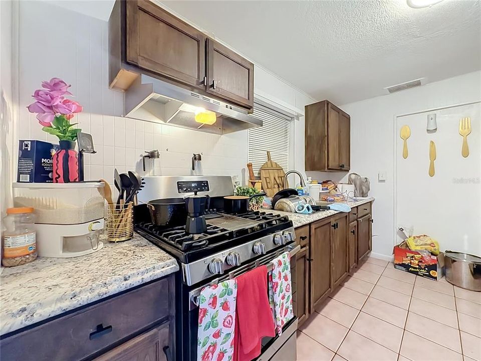 Active With Contract: $369,000 (4 beds, 2 baths, 1425 Square Feet)