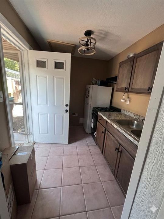 Active With Contract: $369,000 (4 beds, 2 baths, 1425 Square Feet)